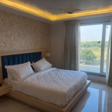 Hotel Holiday Grand Greater Noida Esterno foto