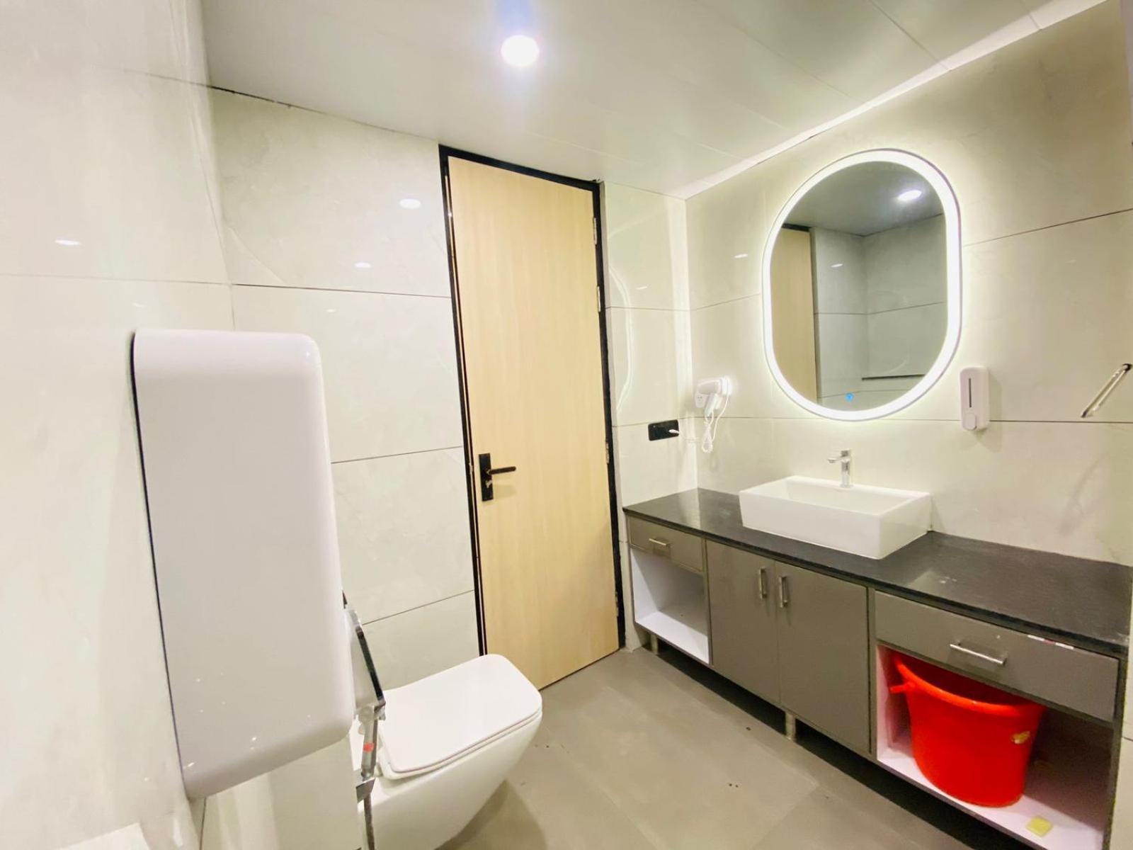 Hotel Holiday Grand Greater Noida Esterno foto