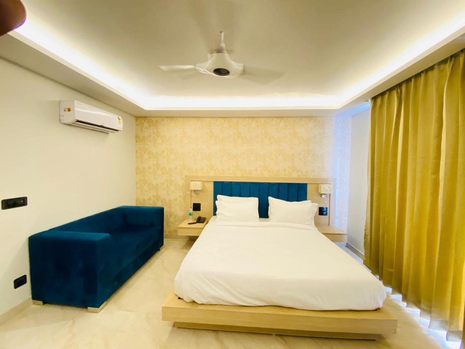 Hotel Holiday Grand Greater Noida Esterno foto