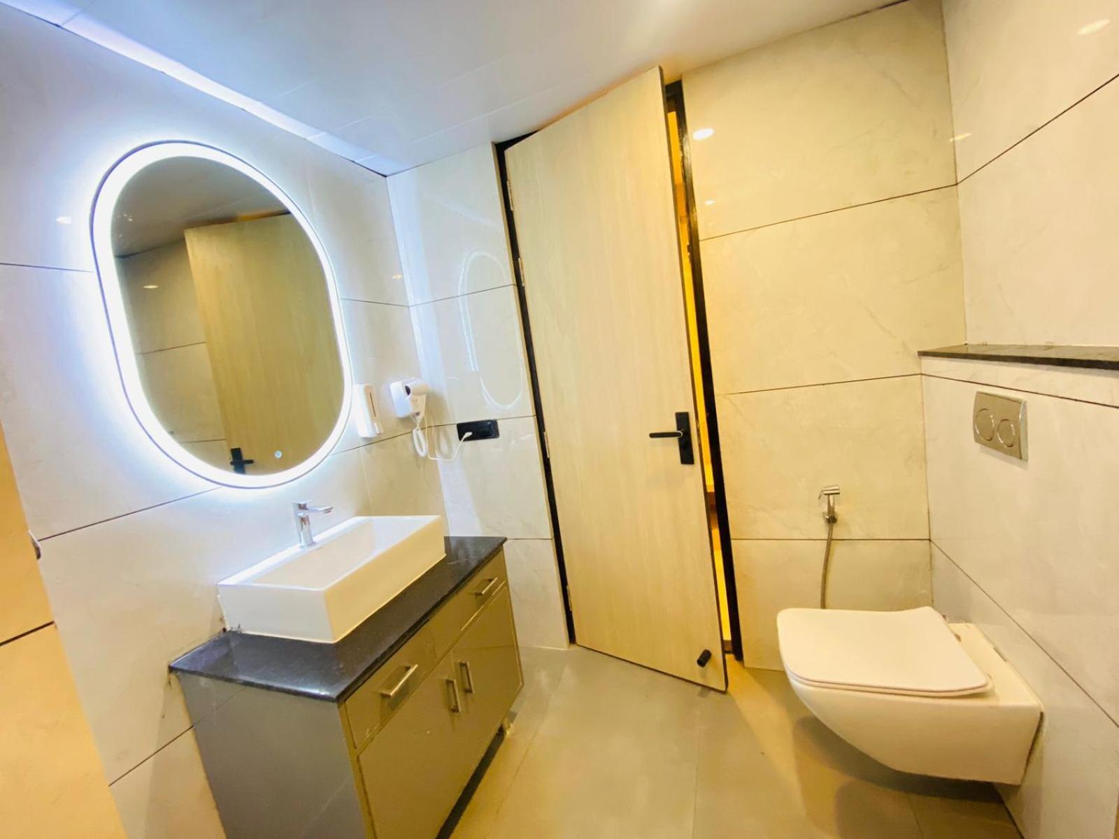 Hotel Holiday Grand Greater Noida Esterno foto