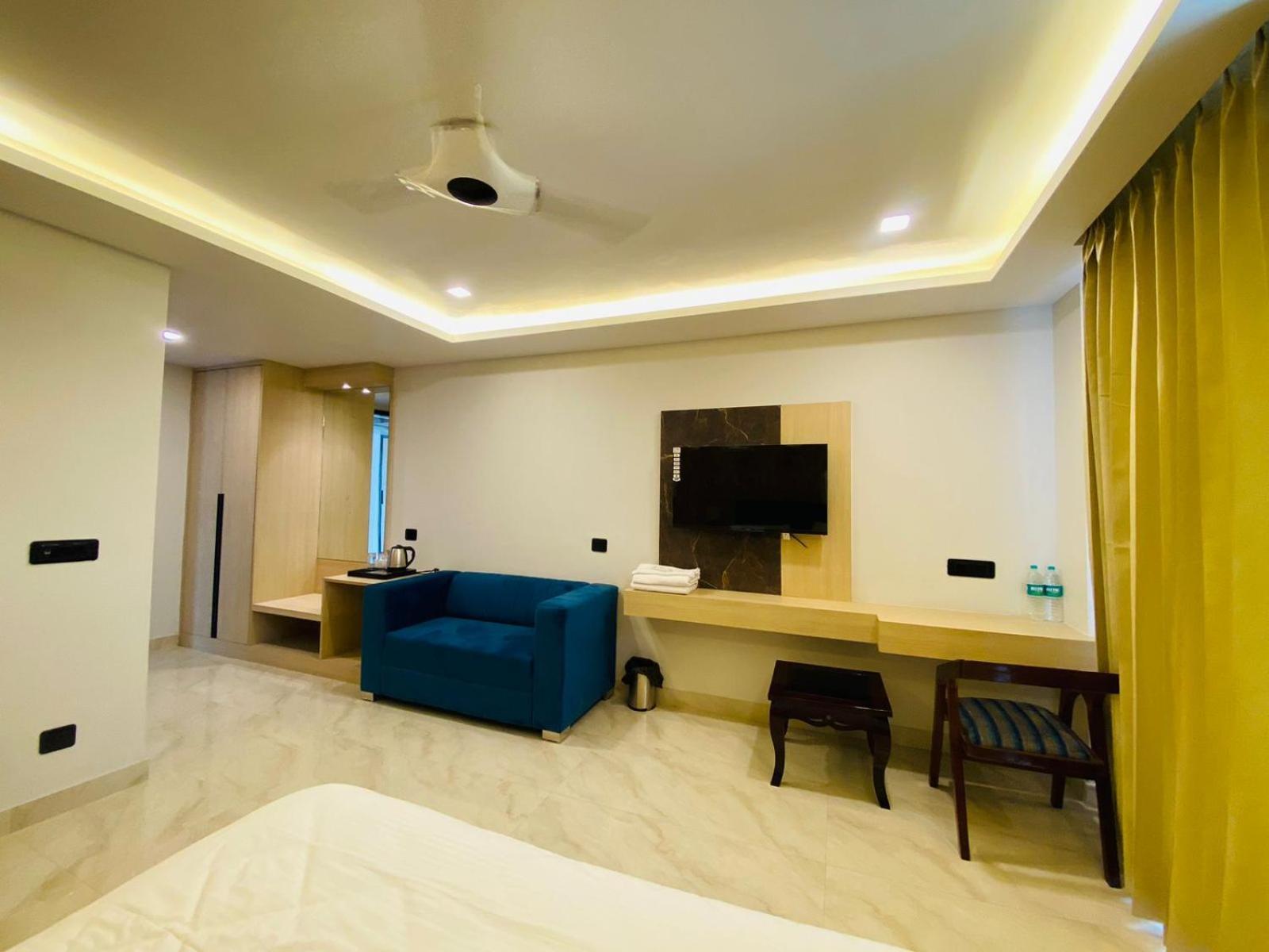Hotel Holiday Grand Greater Noida Esterno foto