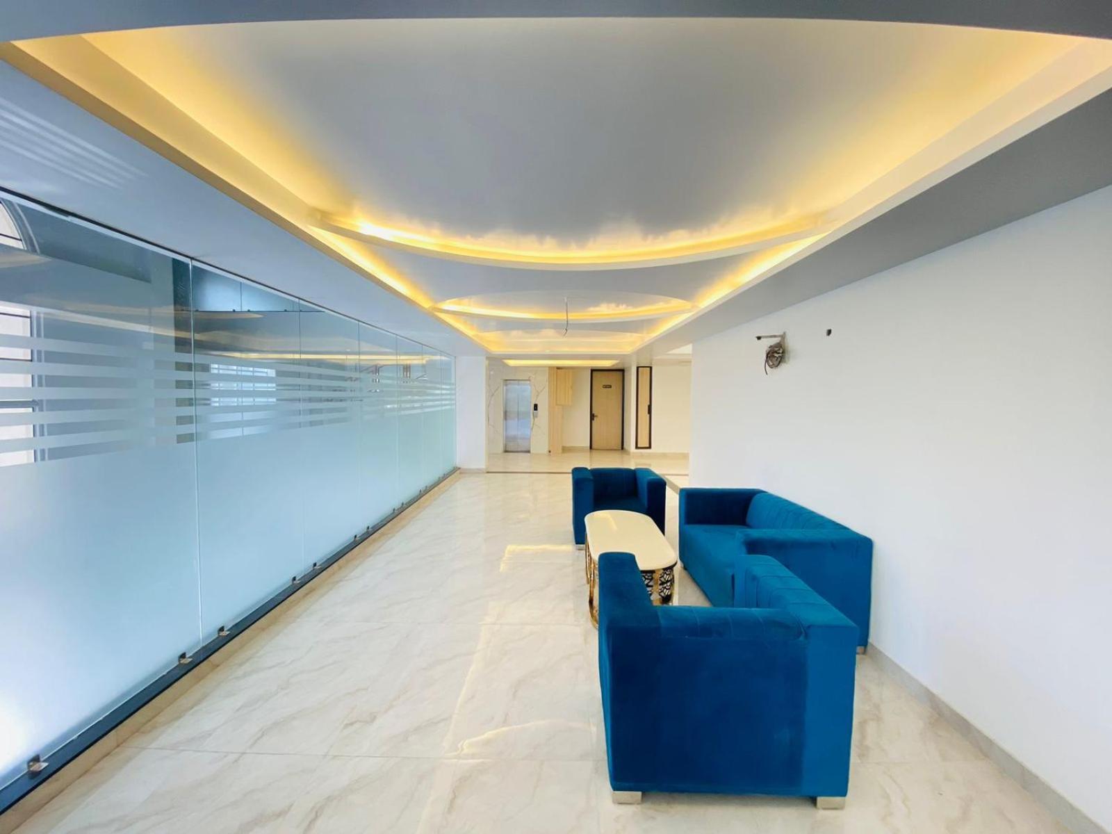 Hotel Holiday Grand Greater Noida Esterno foto