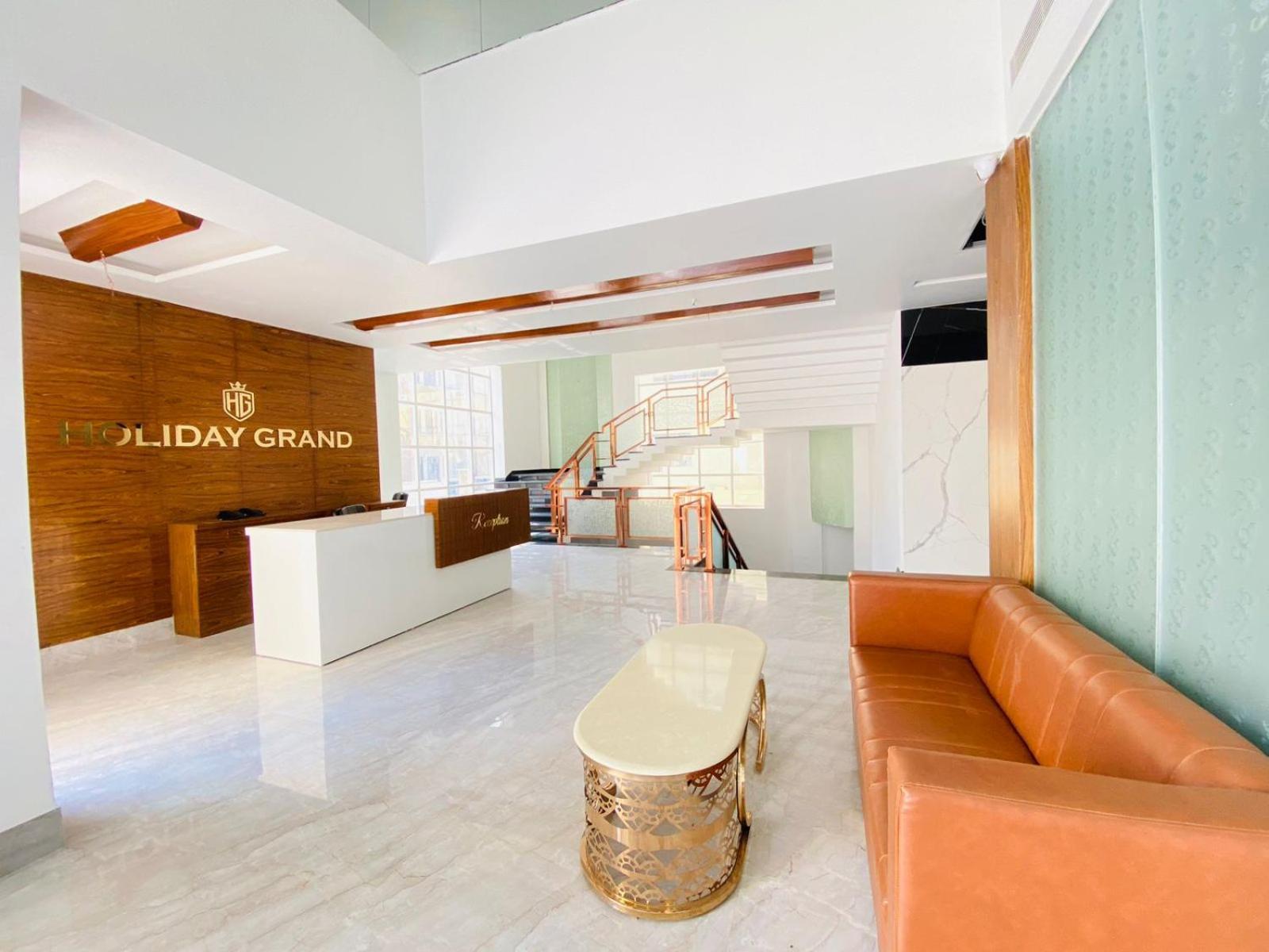Hotel Holiday Grand Greater Noida Esterno foto